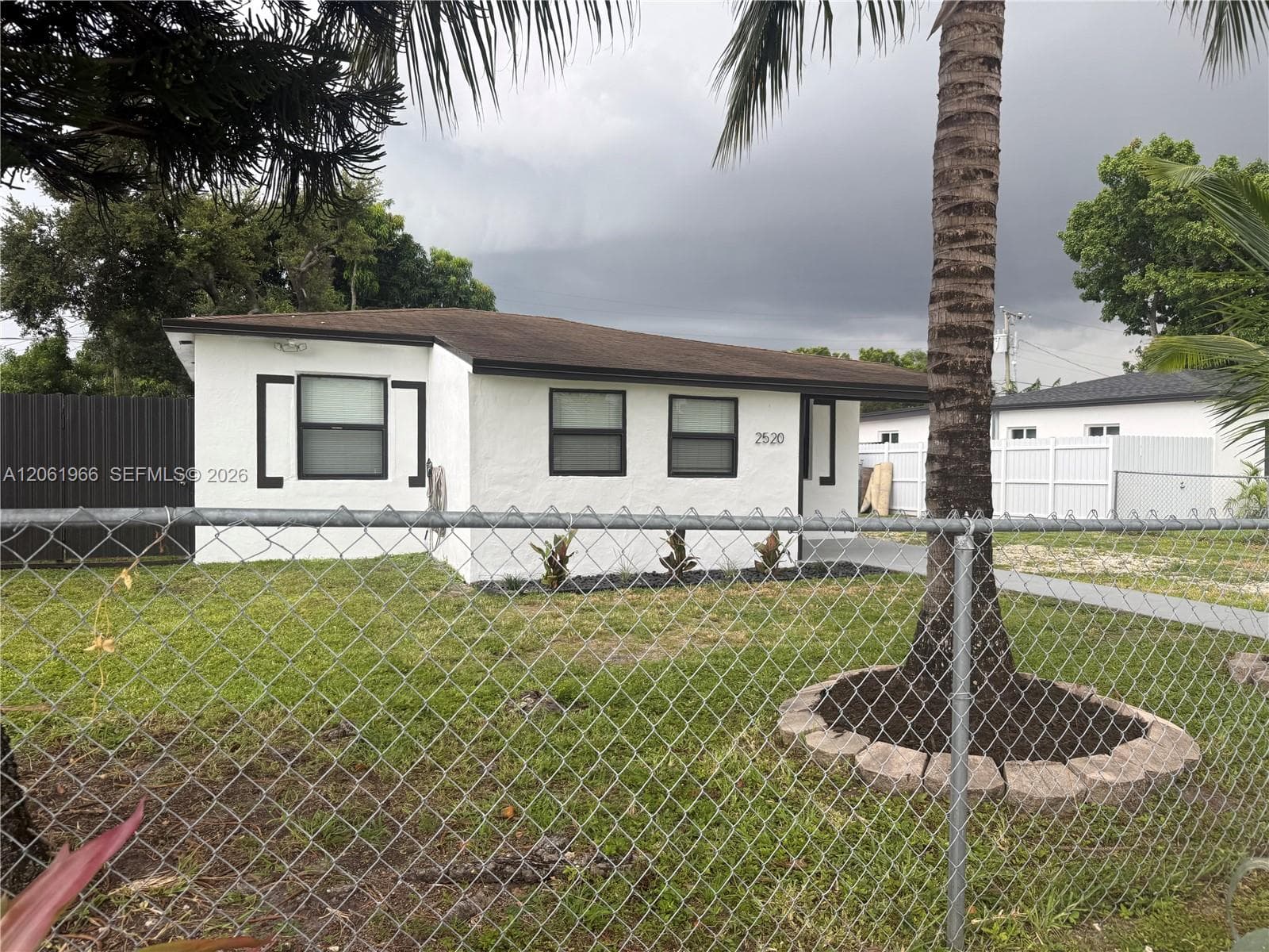 2520 NW 155th St, Miami Gardens FL 33054 photo 2