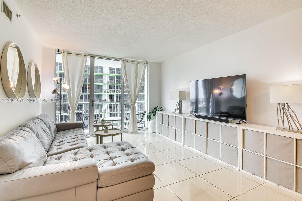 1750 N Bayshore Dr # 1909, Miami FL 33132 photo 2