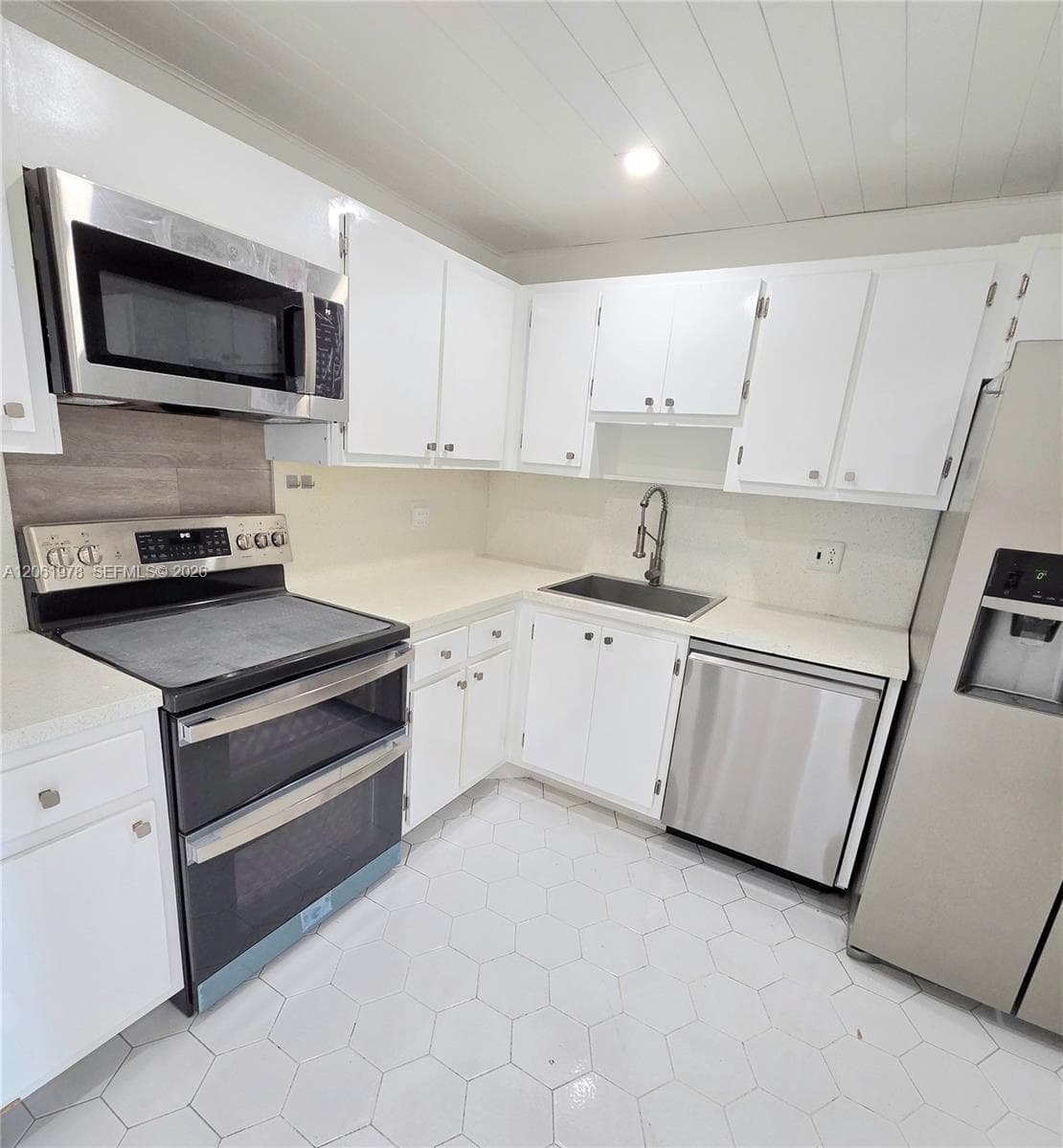 4030 W Palm Aire Dr # 407, Pompano Beach FL 33069 photo 2