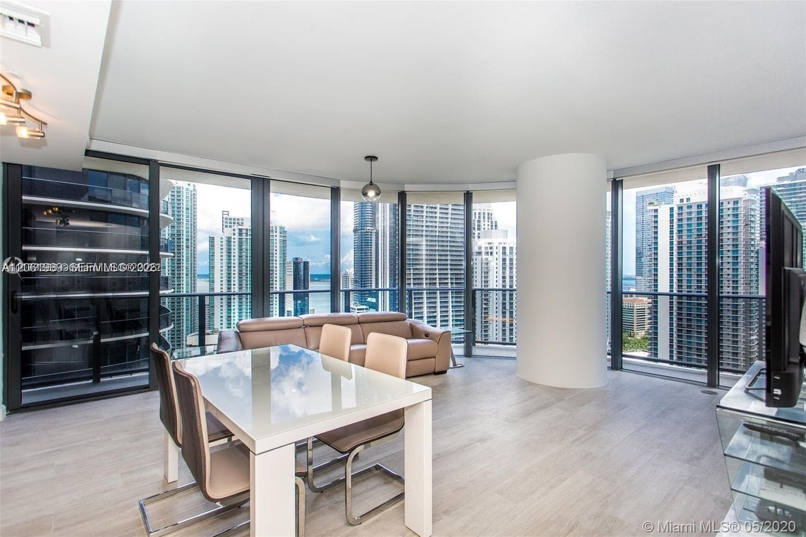 55 SW 9th St # 2903, Miami FL 33130 photo 2