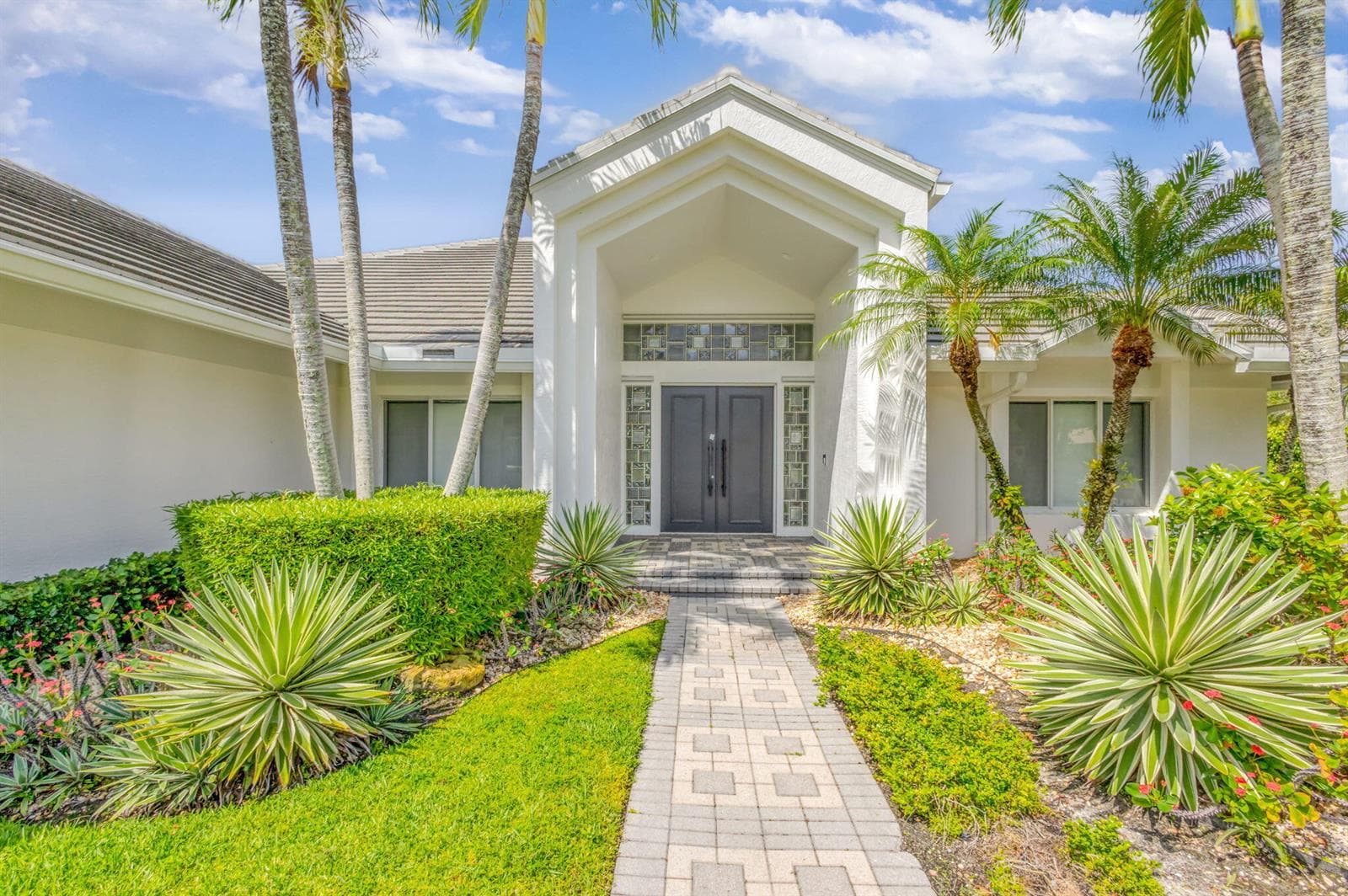 11 MARLWOOD Lane, Palm Beach Gardens FL 33418 photo 2