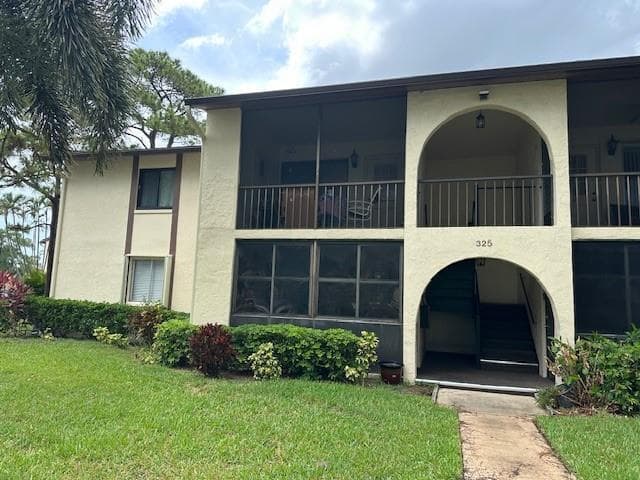 325 Knotty Pine Circle # 1, FL 33463