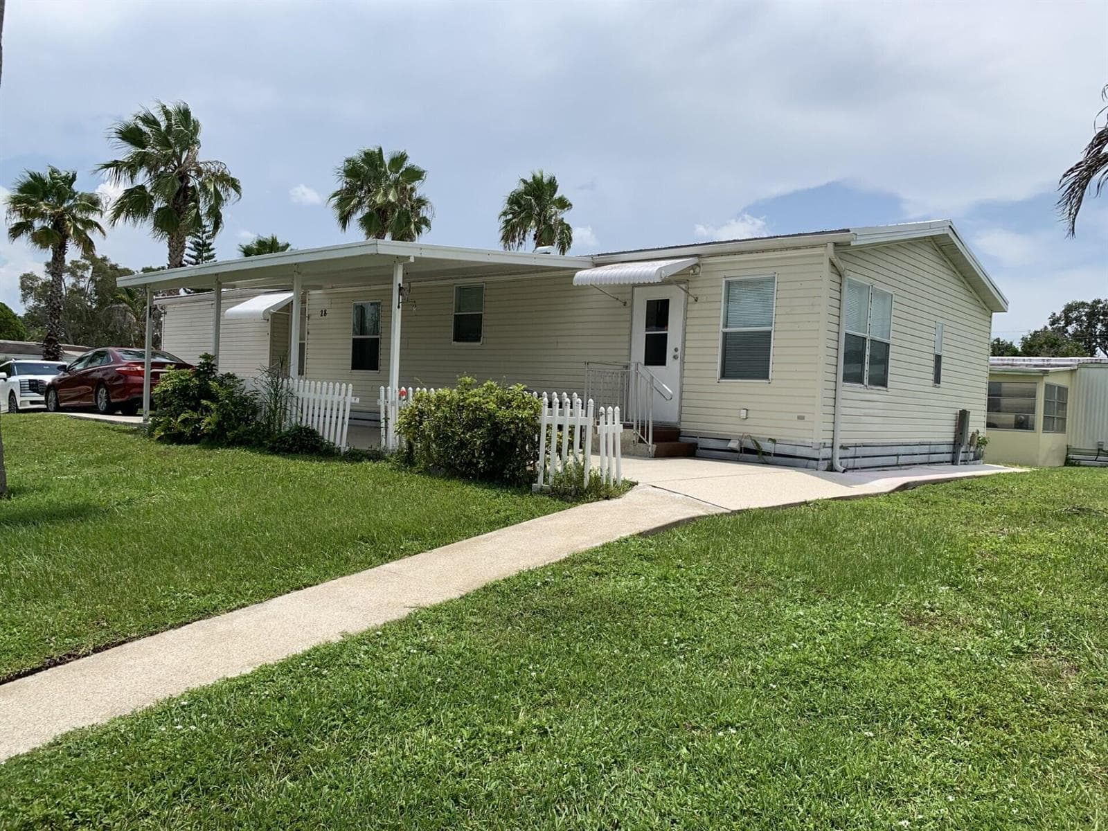 28 SE Flamenco Way, Port St. Lucie FL 34952