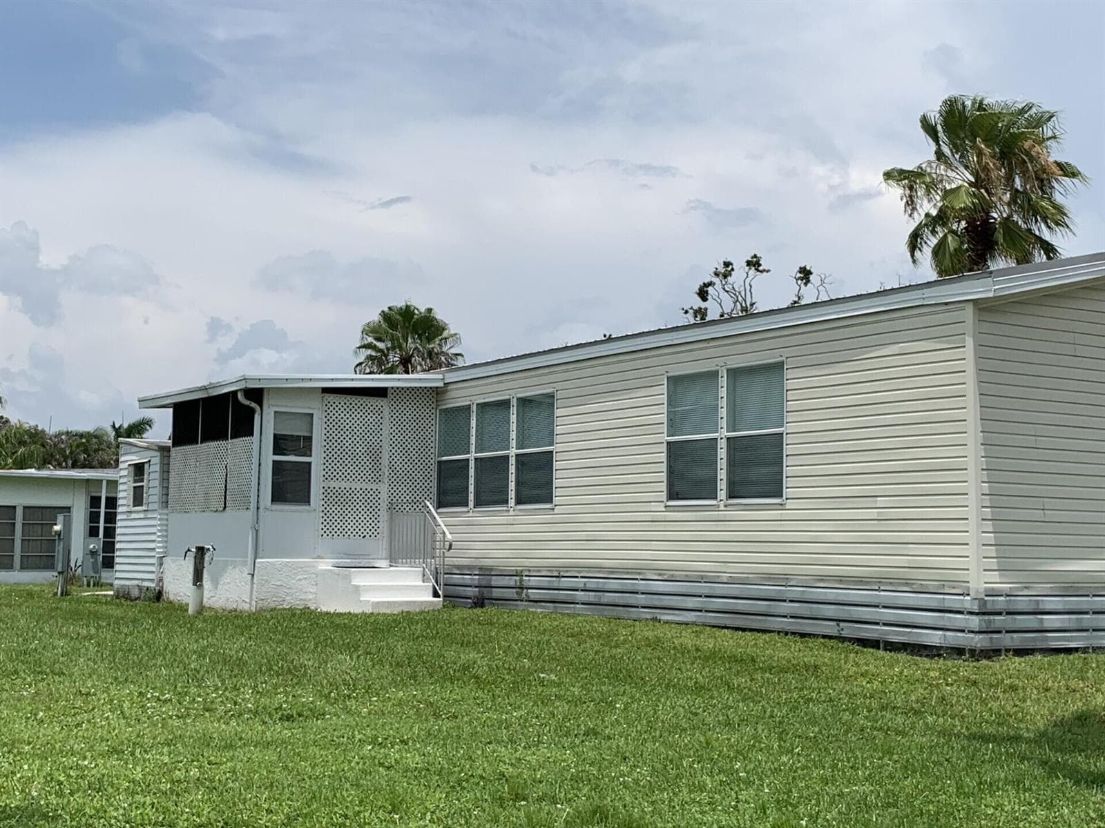 28 SE Flamenco Way, Port St. Lucie FL 34952 photo 4