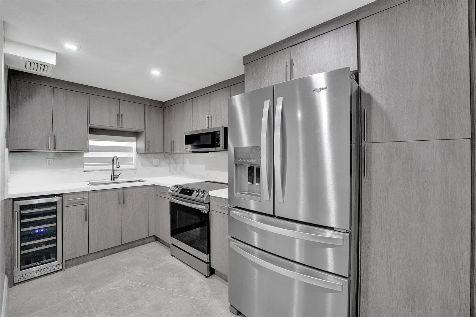 9410 N Hollybrook Lake Drive # 201, Pembroke Pines FL 33025 photo 2