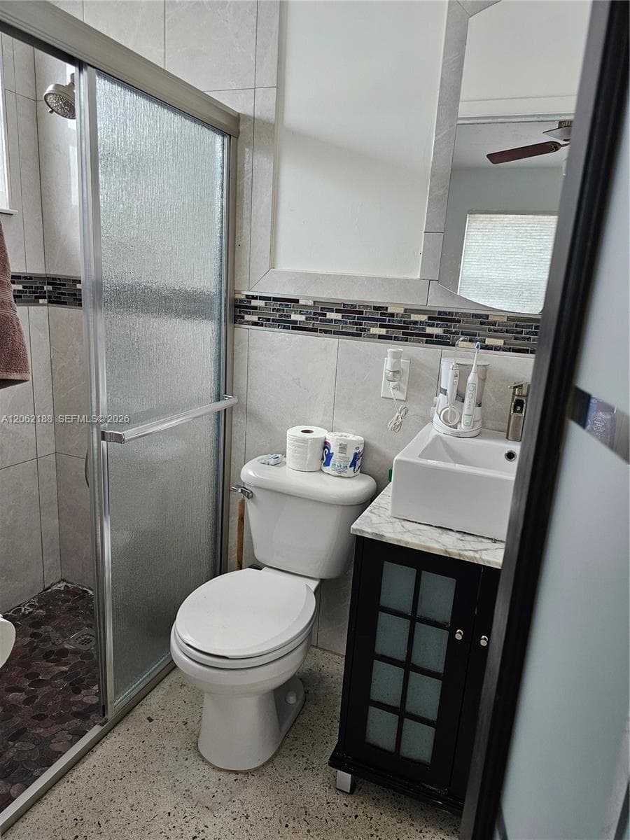 648 E 28th St, Hialeah FL 33013 photo 4