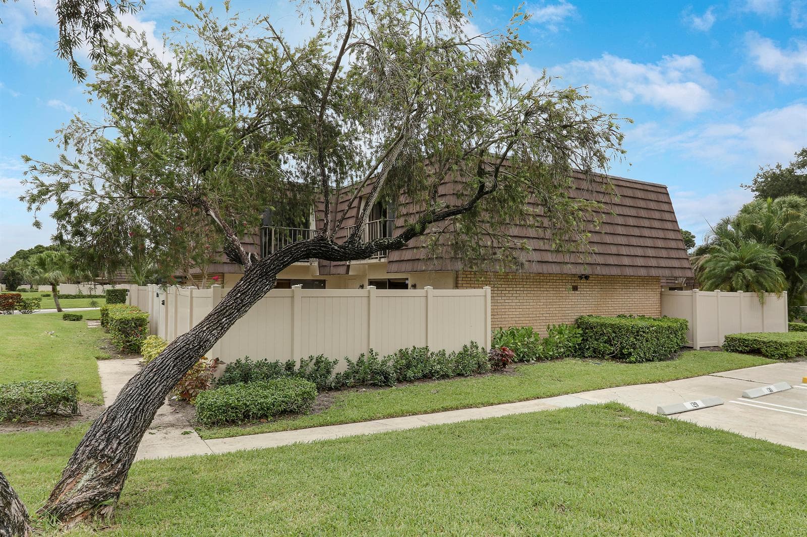 7126 71st Way, West Palm Beach FL 33407 photo 2