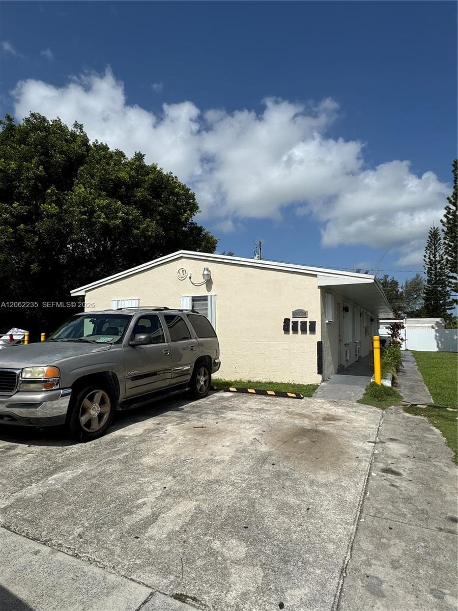 1462 NW 2nd Ave # 2, Florida City FL 33034 photo 2