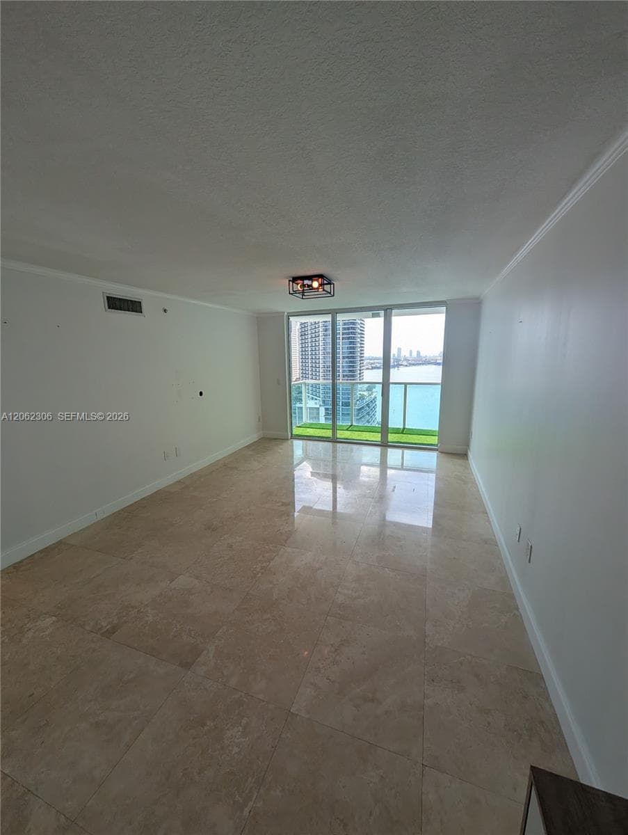 31 SE 5 # 3002, Miami FL 33131 photo 2