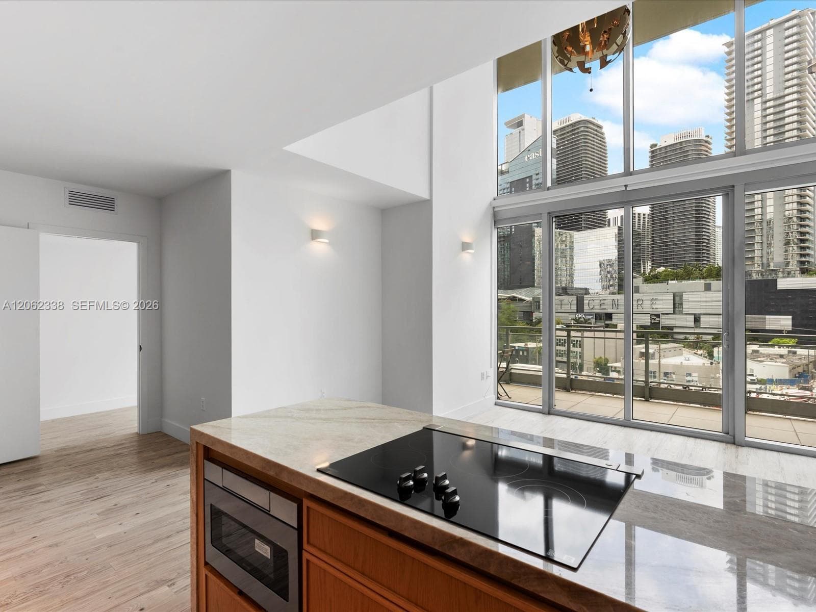 92 SW 3rd St # 704, Miami FL 33130 photo 4