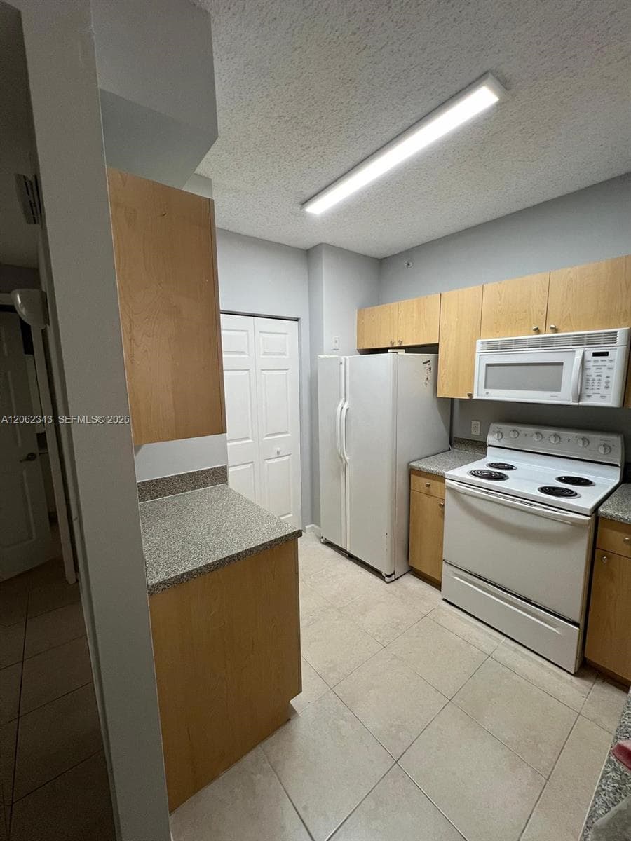 8020 N Nob Hill Rd # 102, Tamarac FL 33321