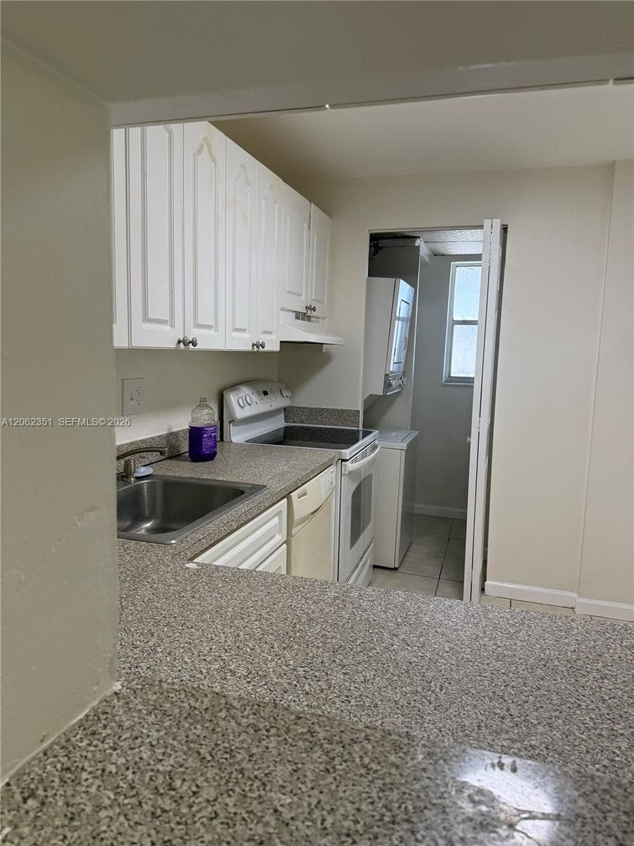 7825 Fairview Dr # 204, Tamarac FL 33321 photo 2
