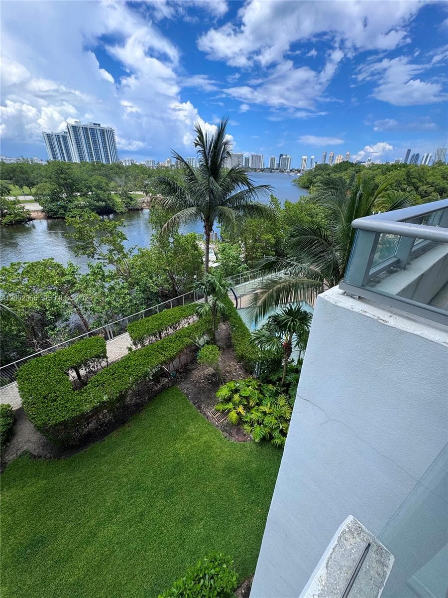 16385 Biscayne Blvd # 305, North Miami Beach FL 33160 photo 5