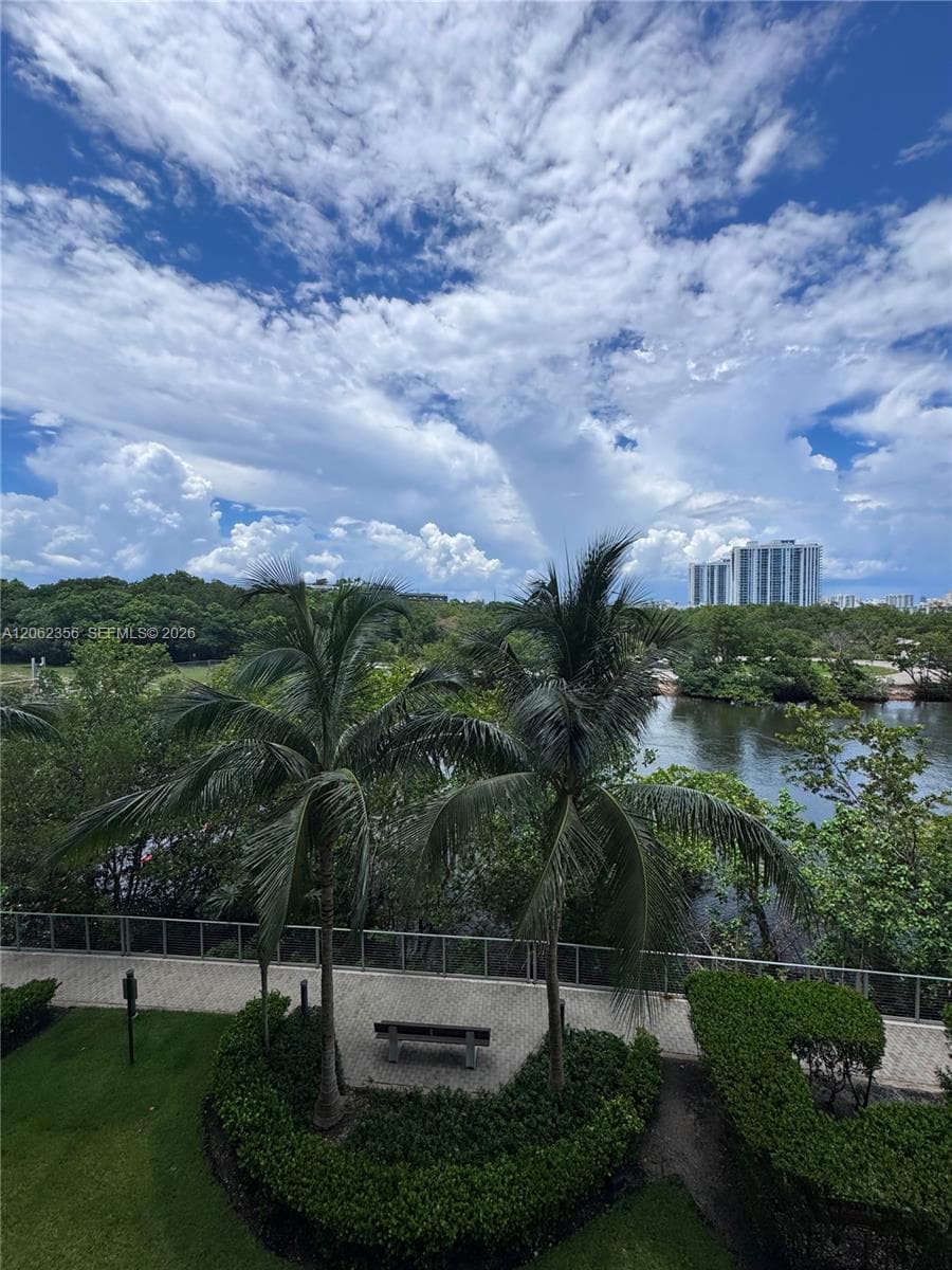 16385 Biscayne Blvd # 305, North Miami Beach FL 33160 photo 4
