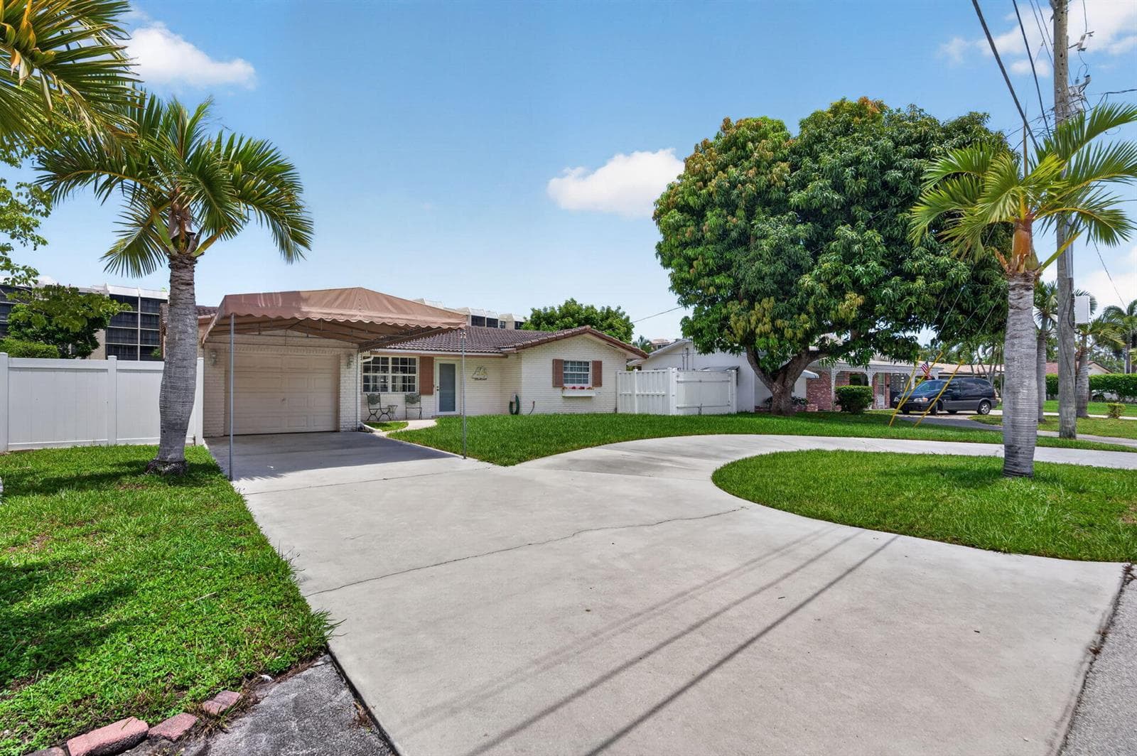 535 NE 8th Avenue, Deerfield Beach FL 33441 photo 2