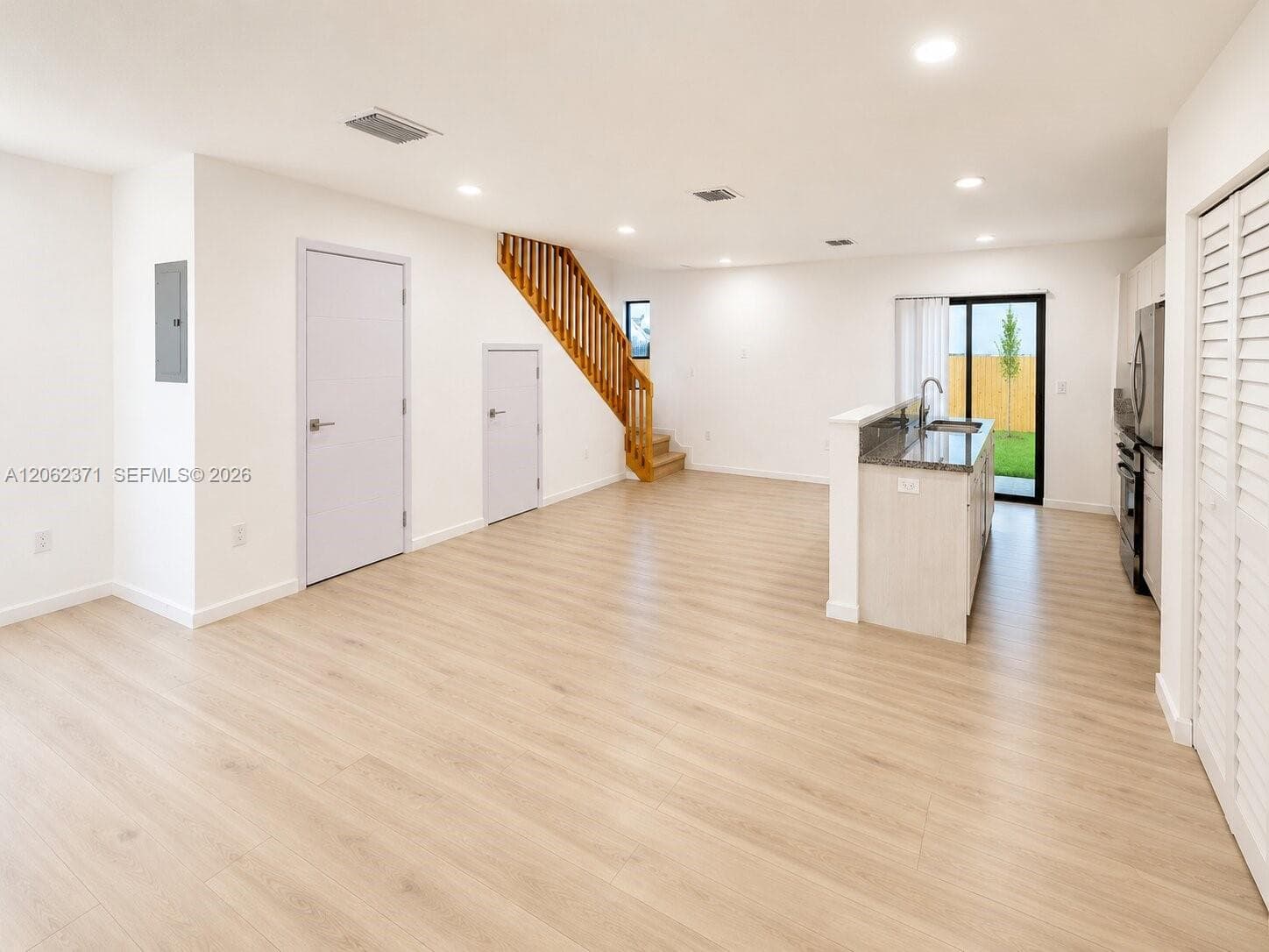 552 NW 7th St # 6, Florida City FL 33034 photo 3