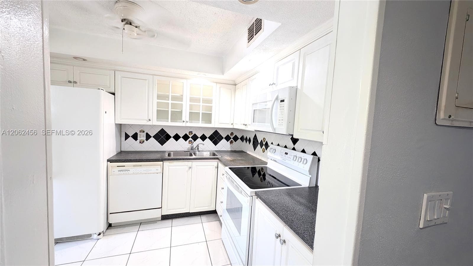19051 NE 2nd Ave # 1507, Miami FL 33179 photo 3