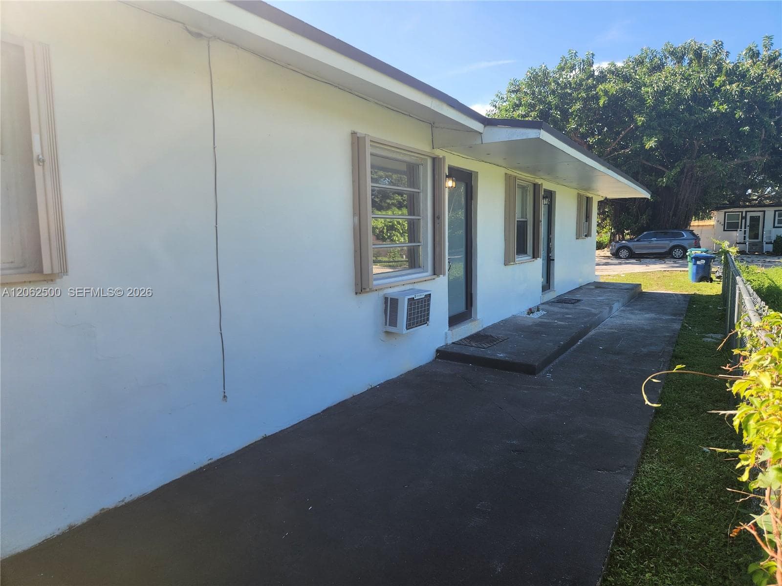 836 NW 98th St, Miami FL 33150 photo 2
