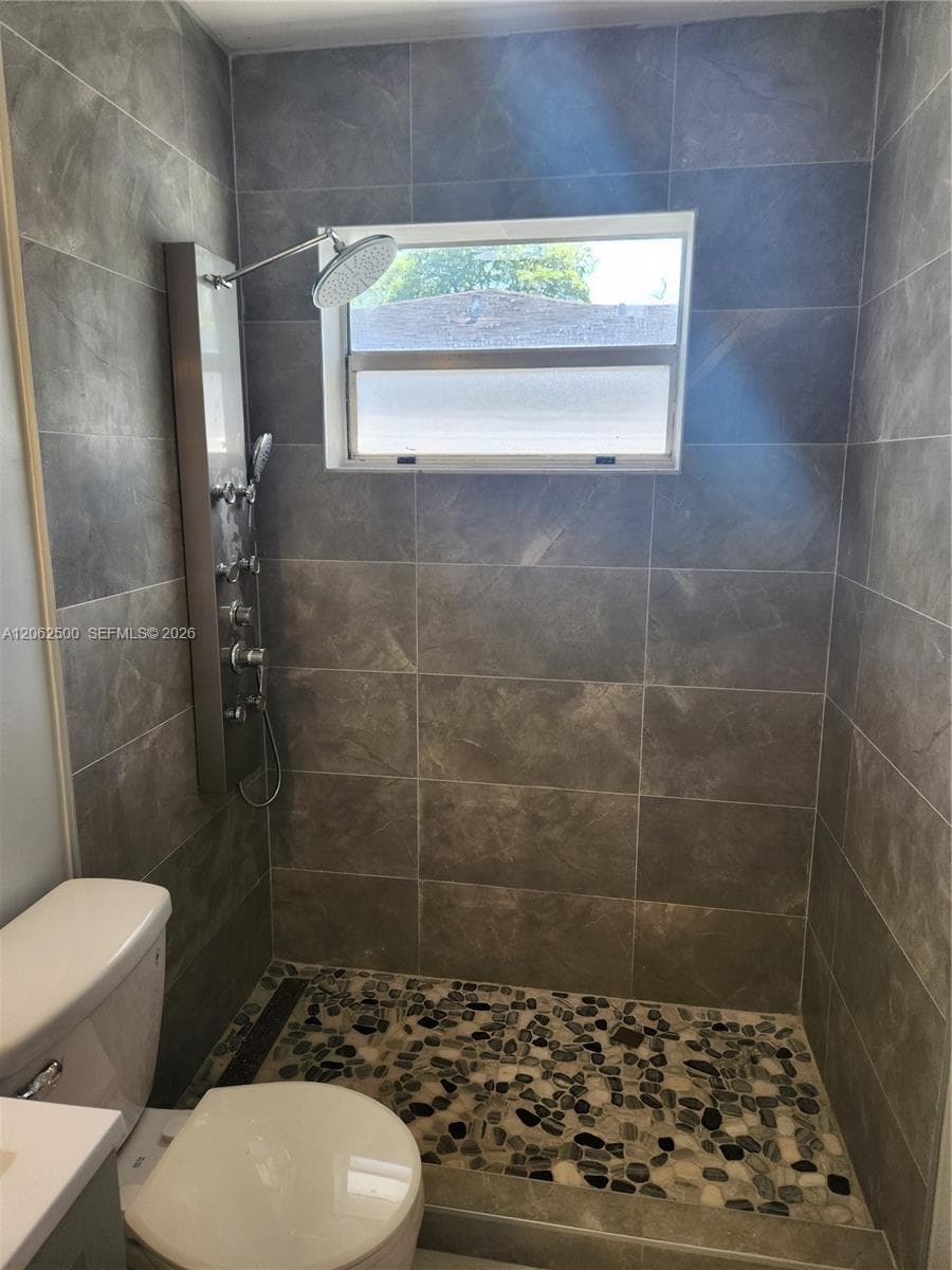 836 NW 98th St, Miami FL 33150 photo 3