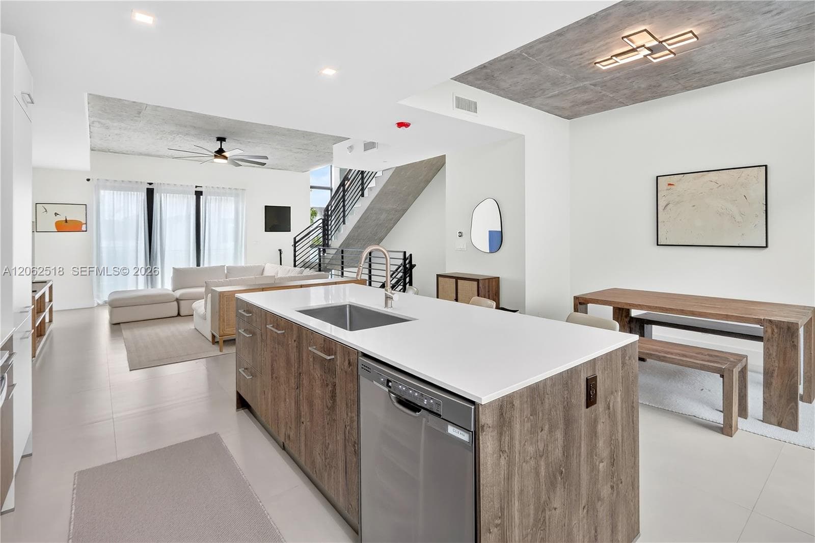 916 NE 4th St, Fort Lauderdale FL 33301 photo 2