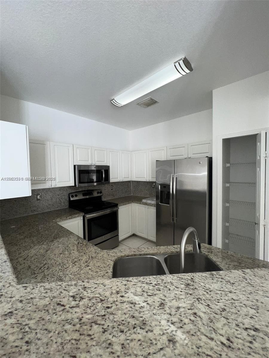 4847 NW 108th Ct, Doral FL 33178 photo 5