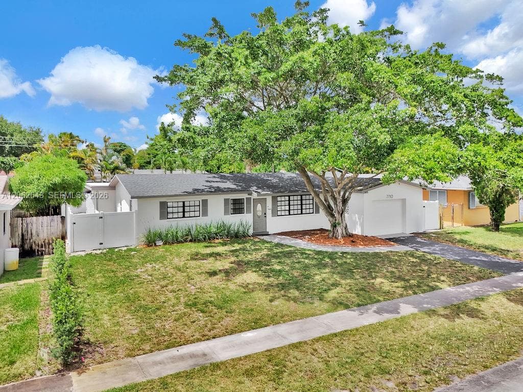 7710 NW 6th Ct, Pembroke Pines FL 33024 photo 3