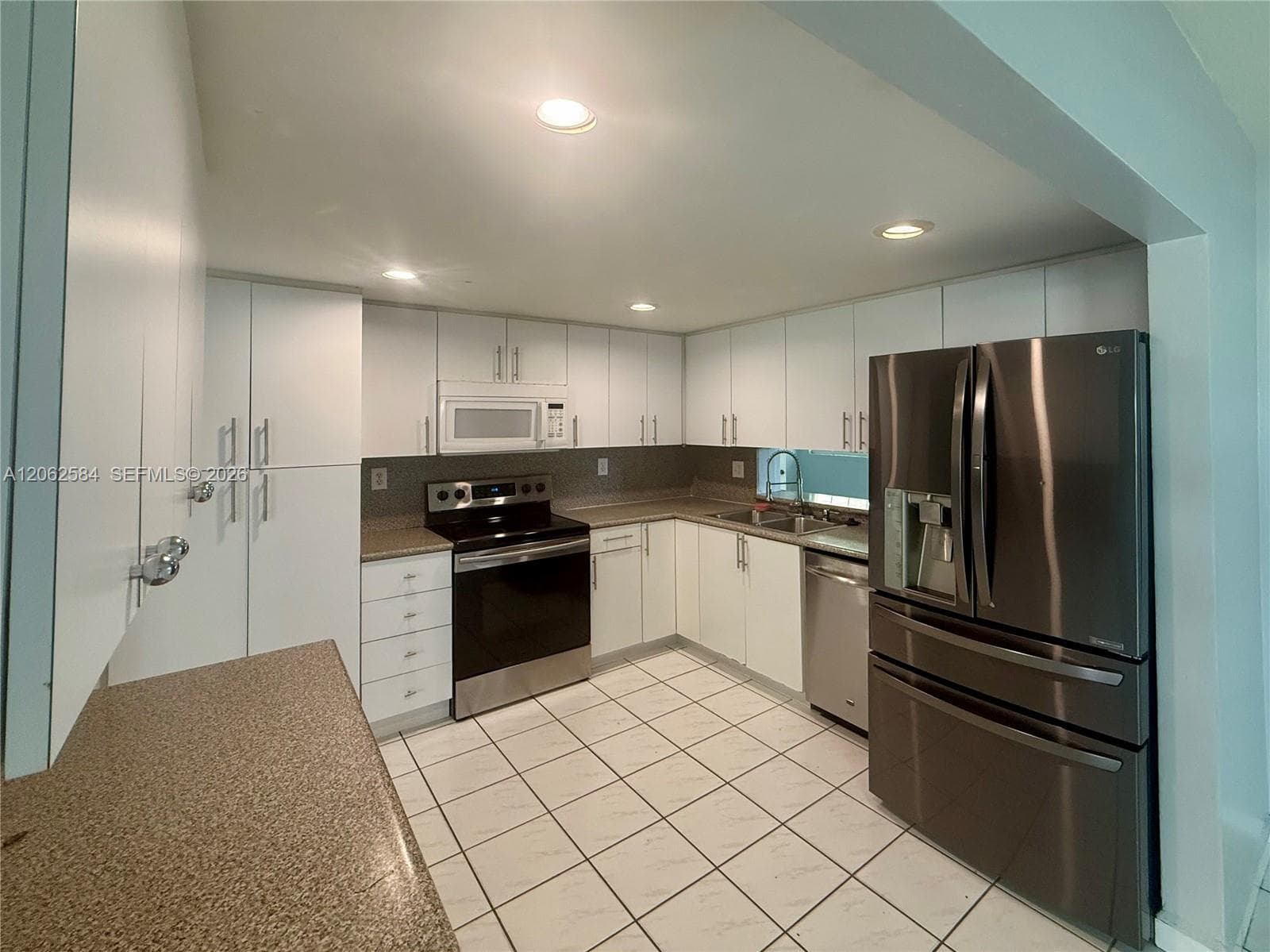 7710 NW 5th St, Pembroke Pines FL 33024 photo 4