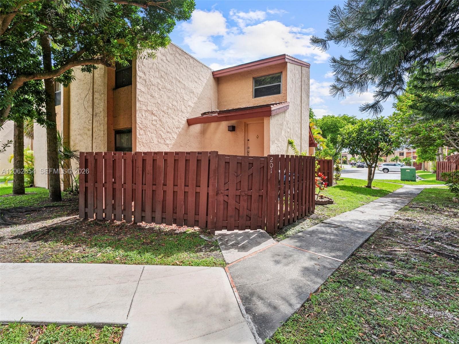 291 W Park Dr # 9-201, Miami FL 33172