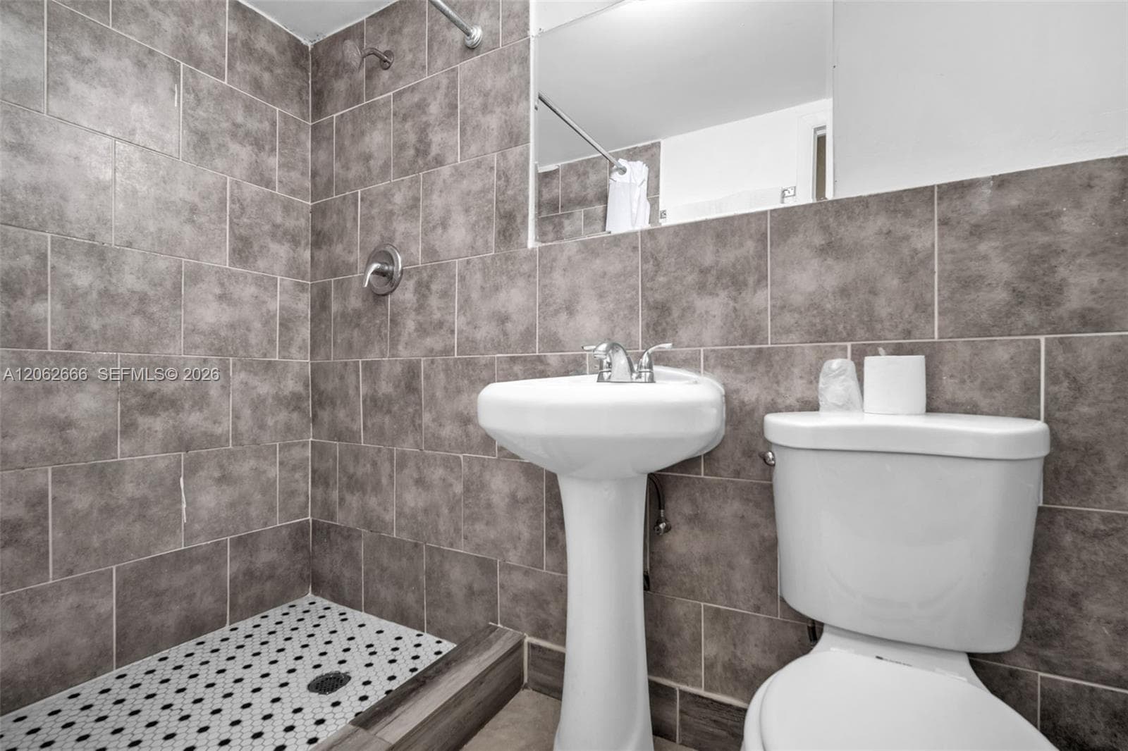 8 E 13th St, Hialeah FL 33010 photo 4