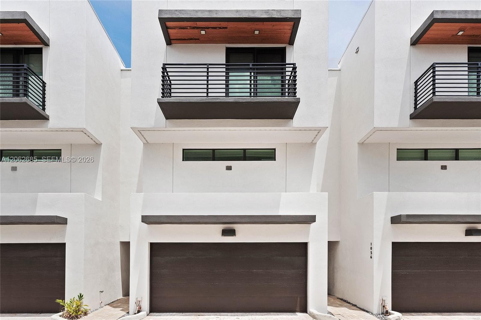 1054 N Victoria Park Rd, Fort Lauderdale FL 33304 photo 2