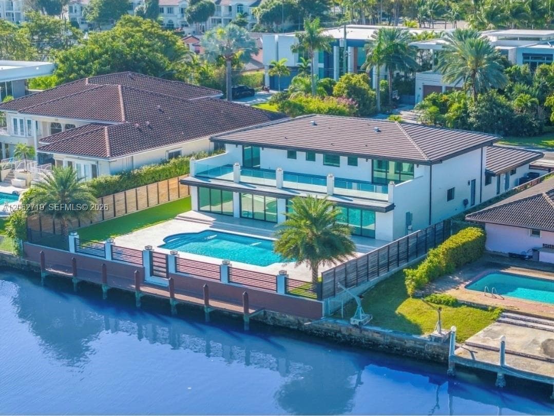 406 Holiday Dr, Hallandale Beach FL 33009 photo 2