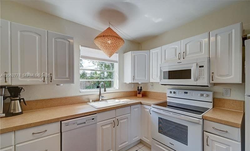 1180 SW 4th Ter, Pompano Beach FL 33060 photo 4