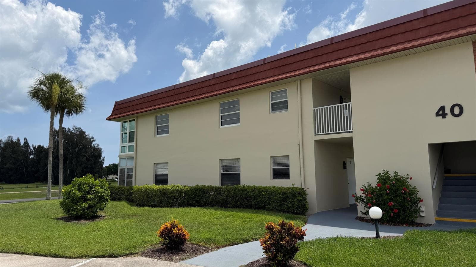 40 WOODLAND Drive # 105, Vero Beach FL 32962