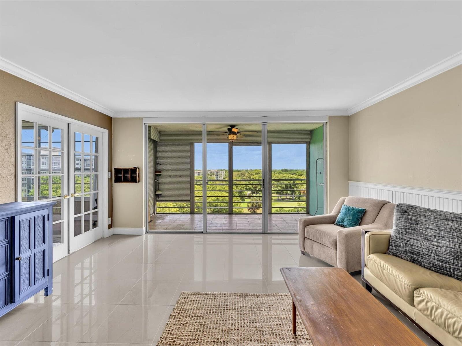605 OAKS Drive # 810, Pompano Beach FL 33069