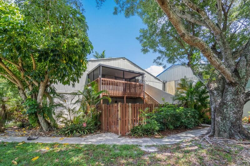 2 CROSSINGS Circle E # E, Boynton Beach FL 33435