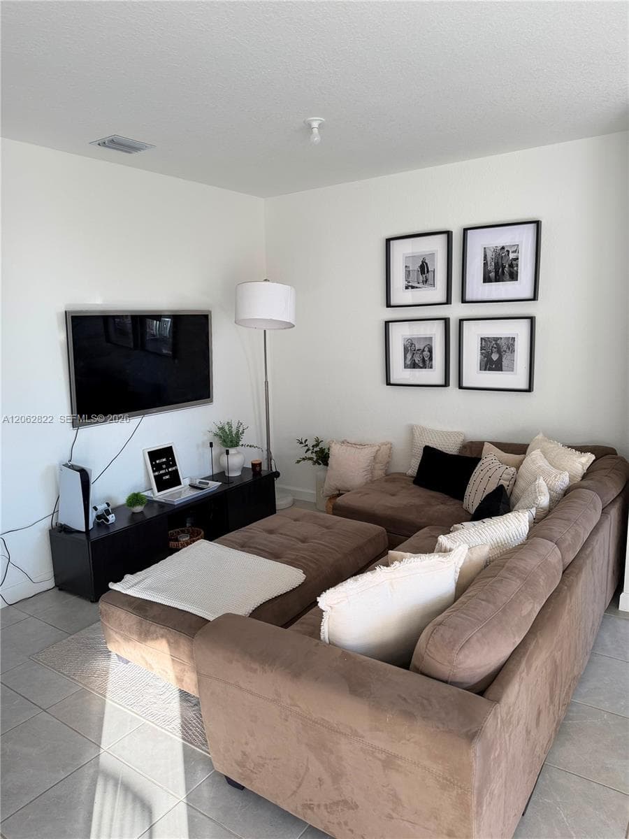 2817 SE 26th Ave, Homestead FL 33035 photo 2