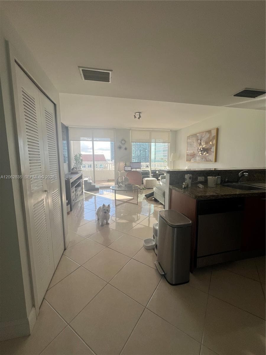 170 SE 14th St # 2007, Miami FL 33131 photo 4