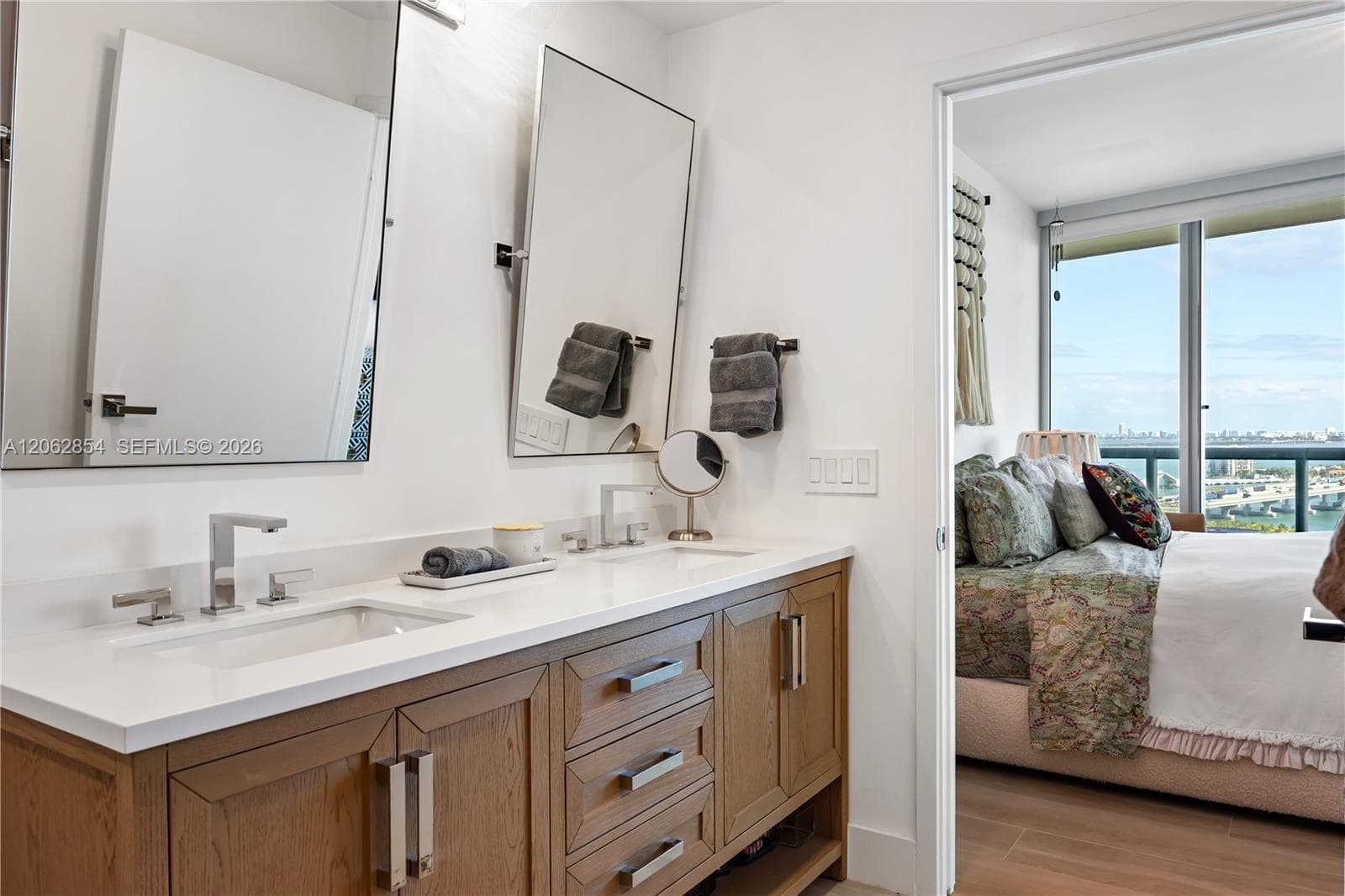 888 Biscayne Blvd # 2009, Miami FL 33132 photo 4