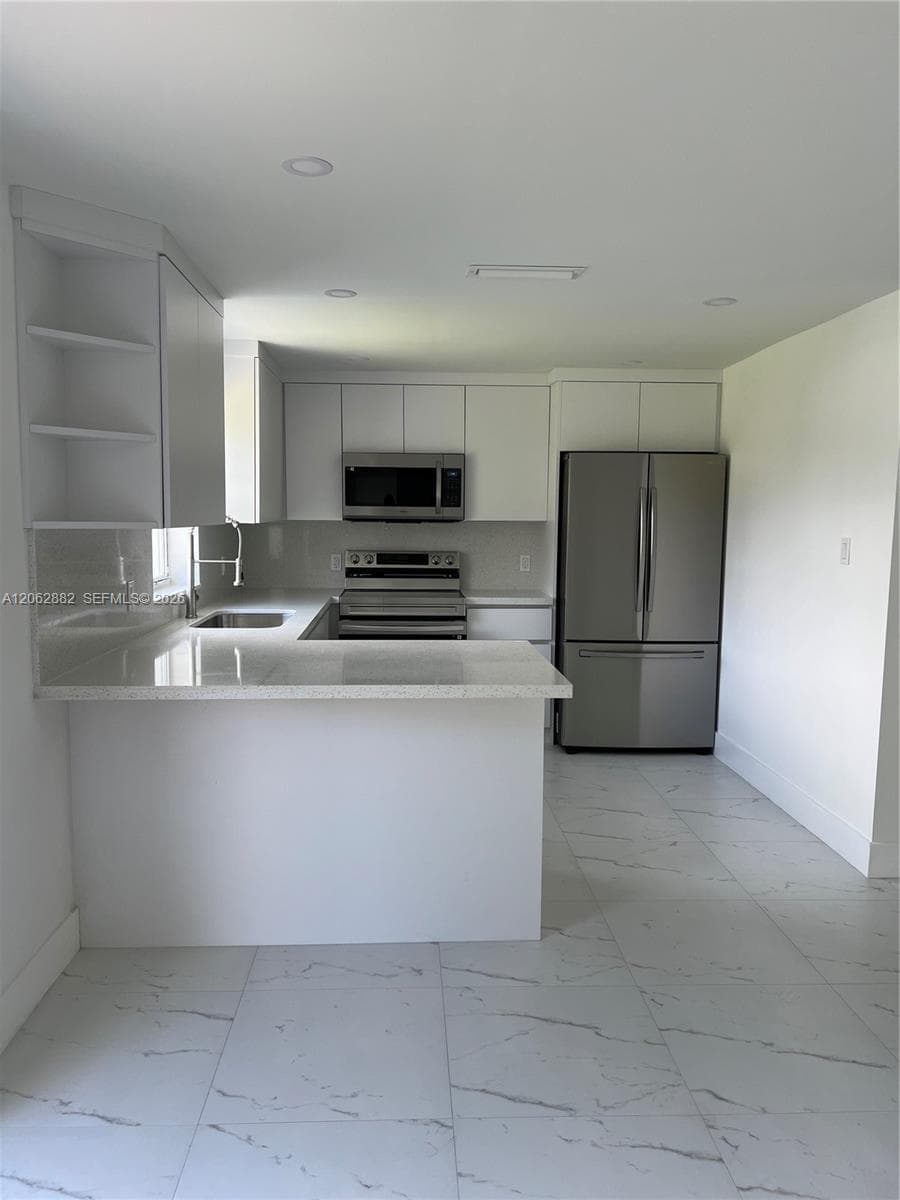 705 E 20th St, Hialeah FL 33013 photo 4