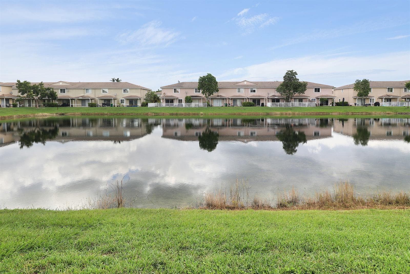 5930 ROYAL Way, Tamarac FL 33321 photo 3