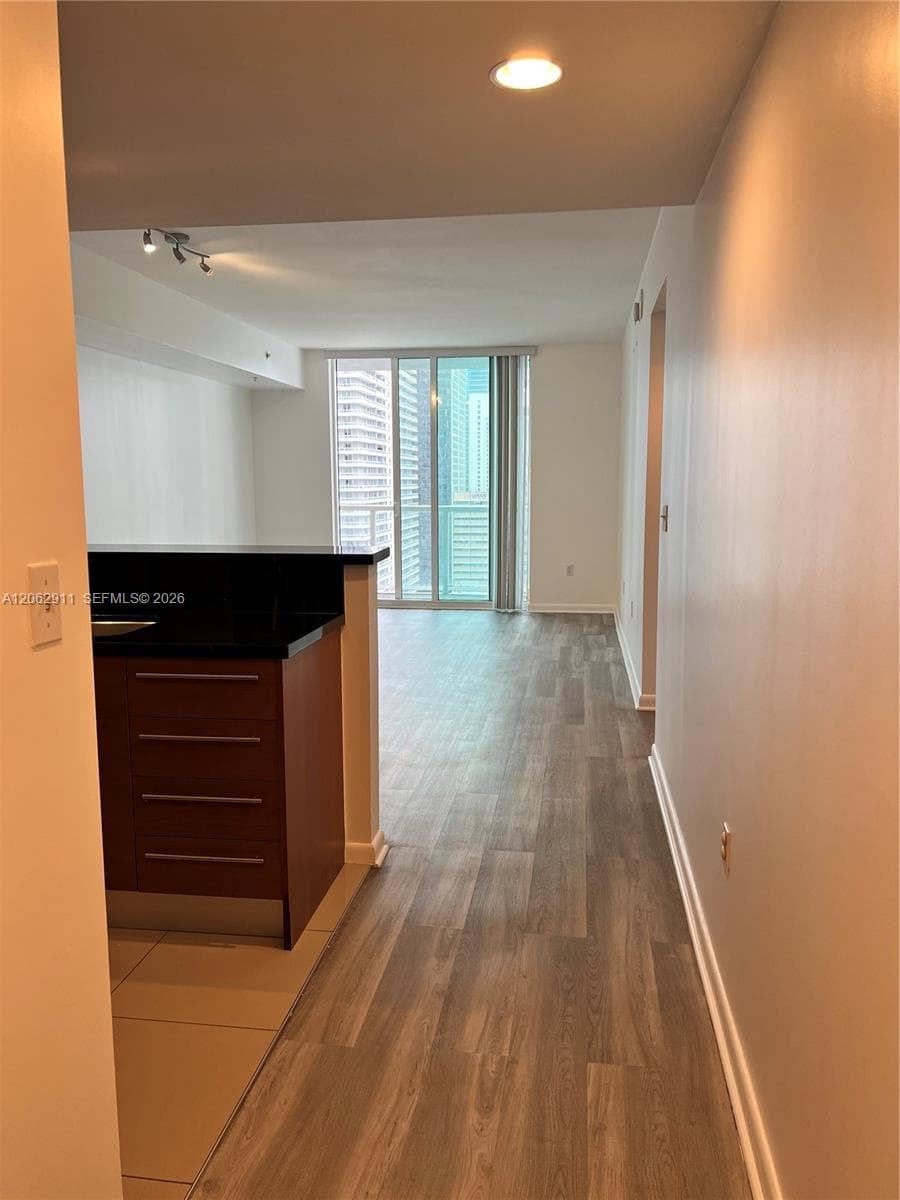 244 Biscayne Blvd # 2609, Miami FL 33132 photo 3
