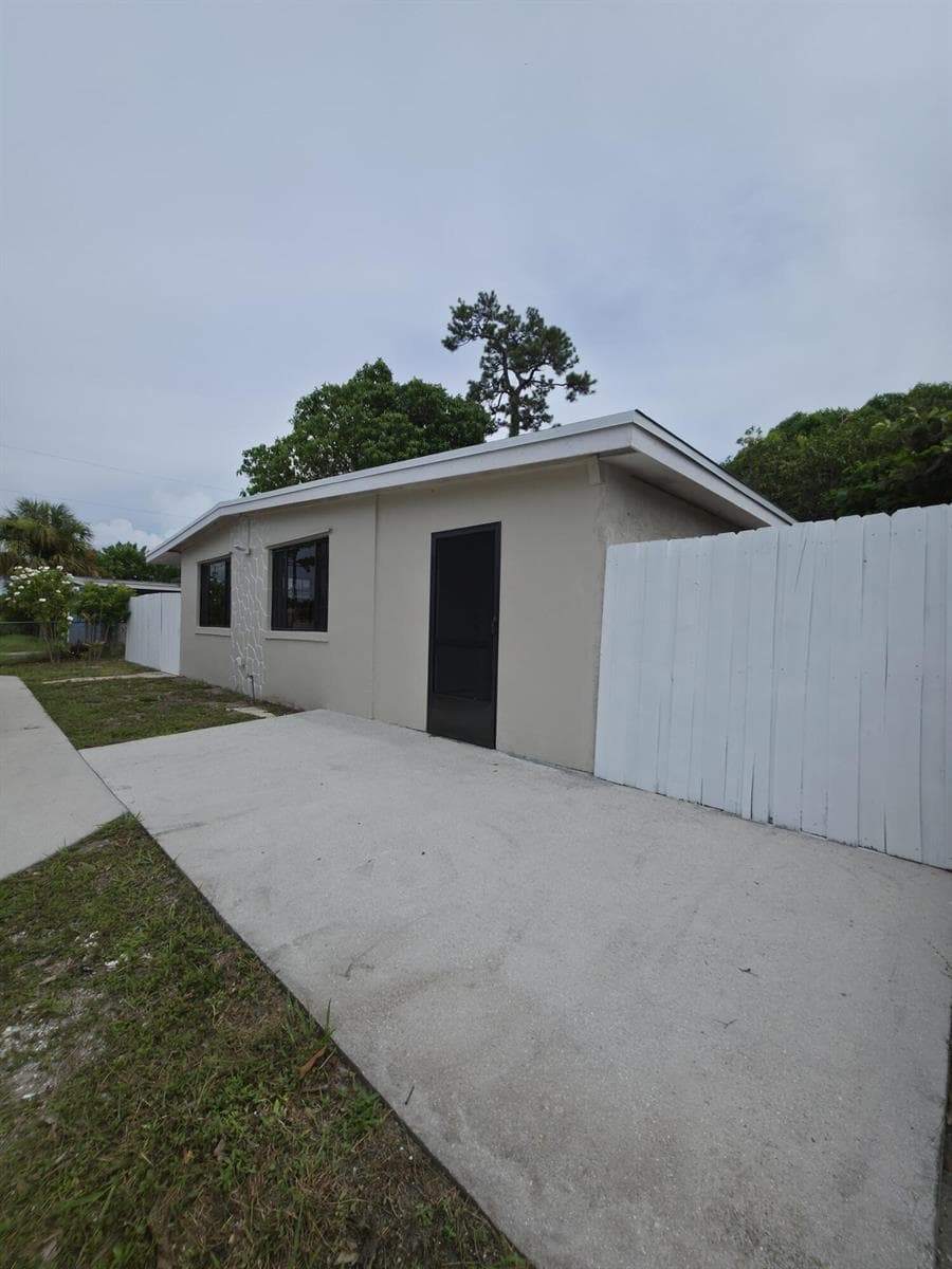 5536 PURDY Lane, West Palm Beach FL 33415 photo 2