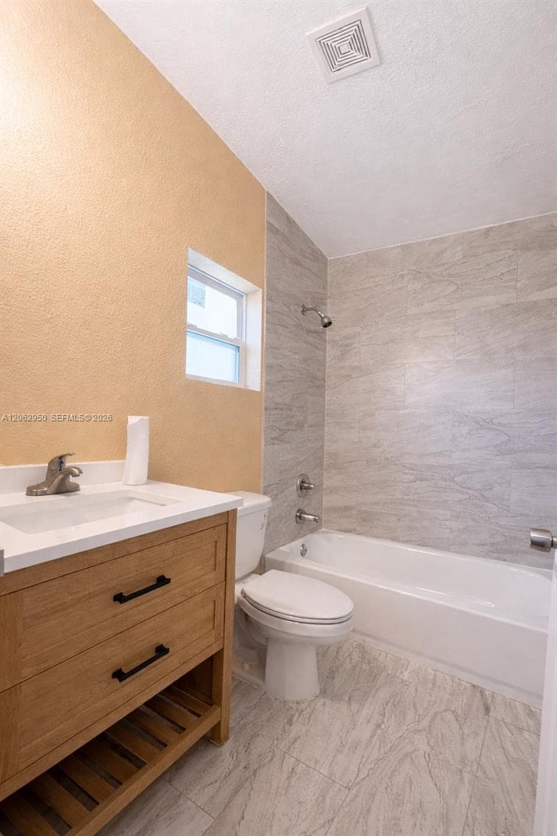 1015 NW 8th Ave # B, Fort Lauderdale, FL 33311 photo 4