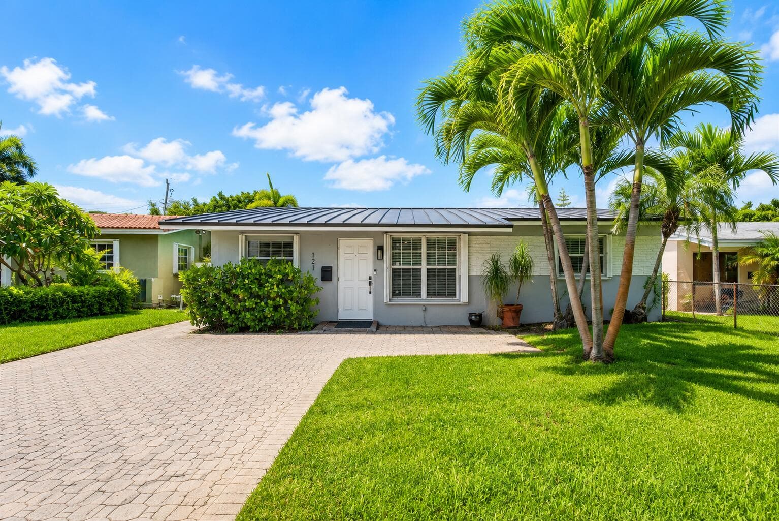 121 NE 55TH Street, Oakland Park FL 33334