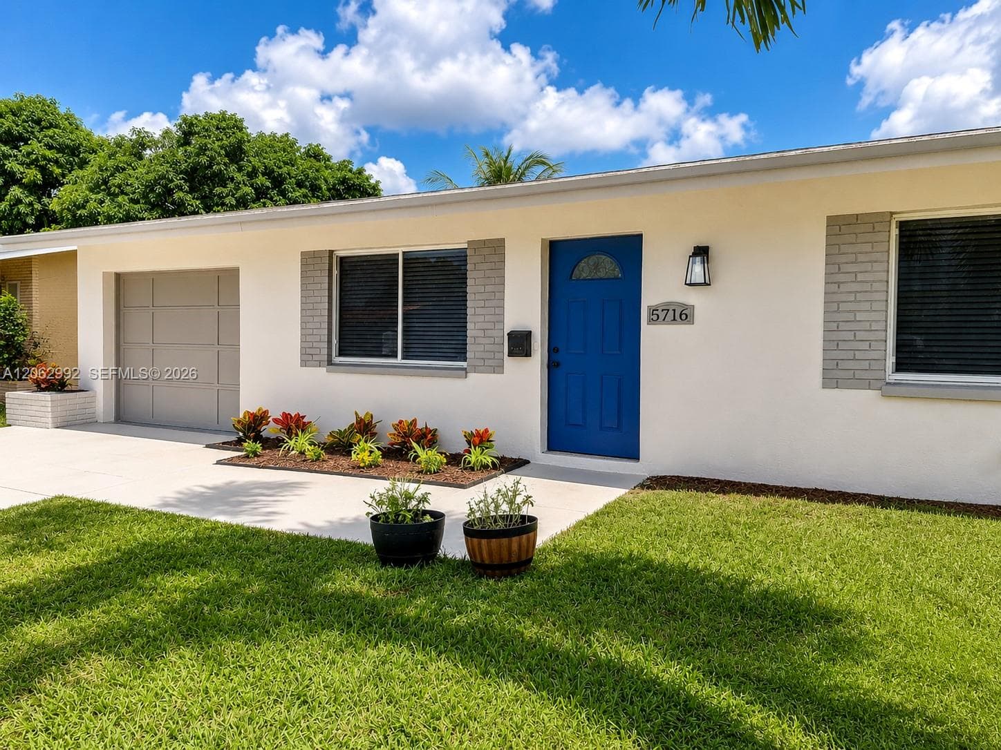 5716 NW 70th Ter, Tamarac FL 33321 photo 2