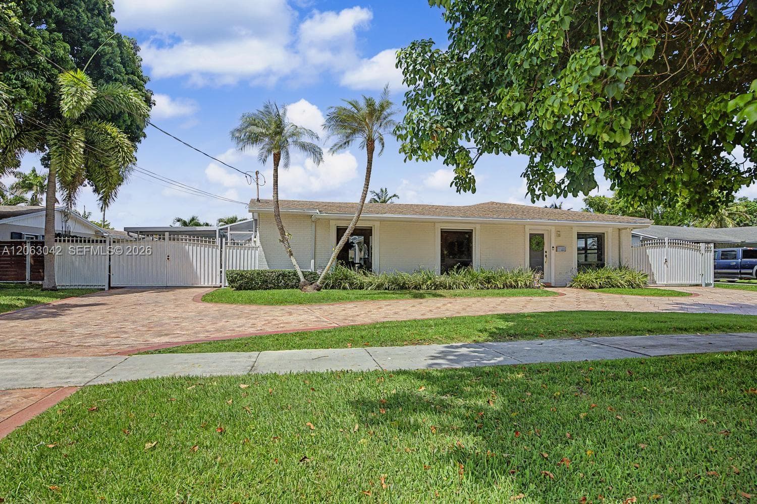 9921 SW 195th St, Cutler Bay FL 33157 photo 2
