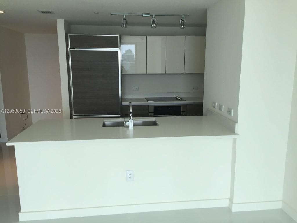 1100 S MIAMI AV # 3902, Miami FL 33130 photo 2