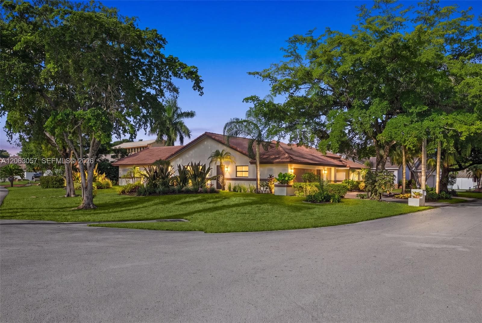 8308 NW 74th St, Tamarac FL 33321 photo 2