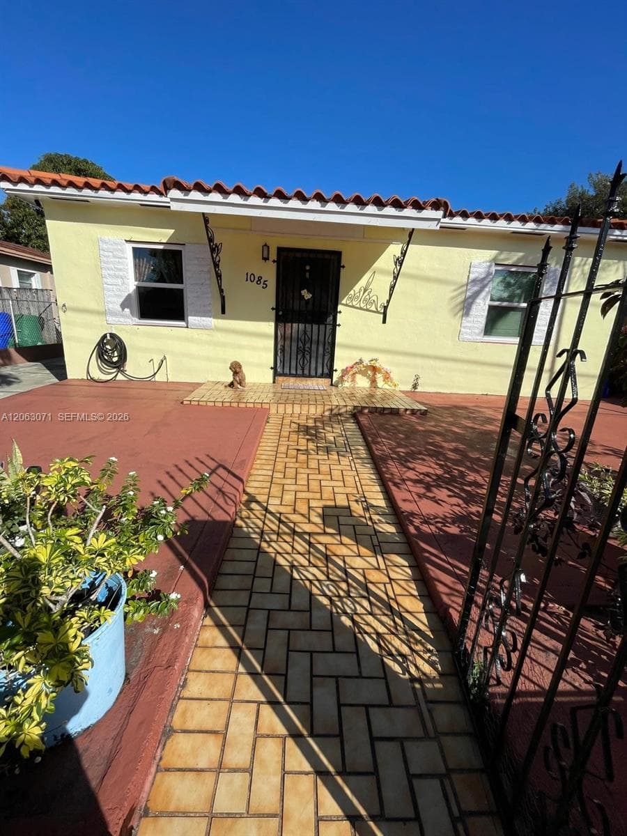 1085 NW 26th St, Miami FL 33127
