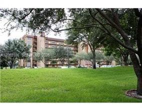 3100 W Rolling Hills Cir # 101, Davie FL 33328